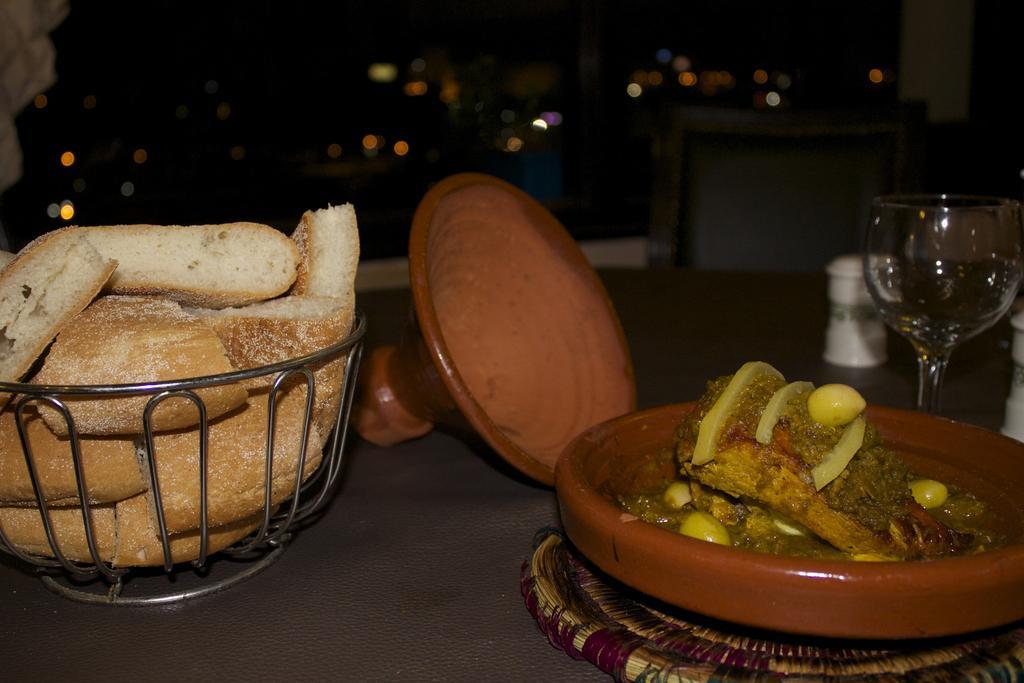 Hotel Collier De La Colombe Meknès Esterno foto