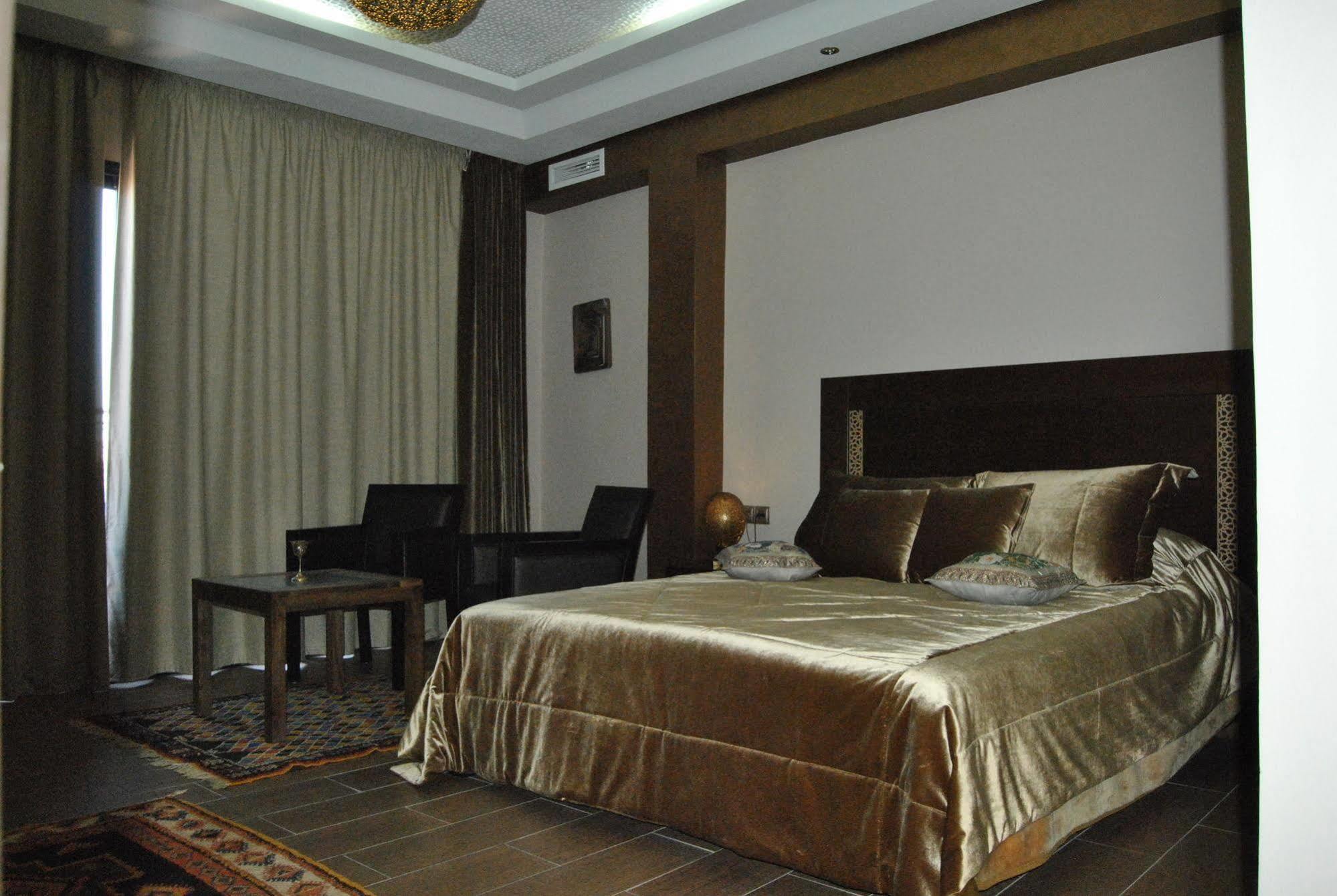 Hotel Collier De La Colombe Meknès Esterno foto