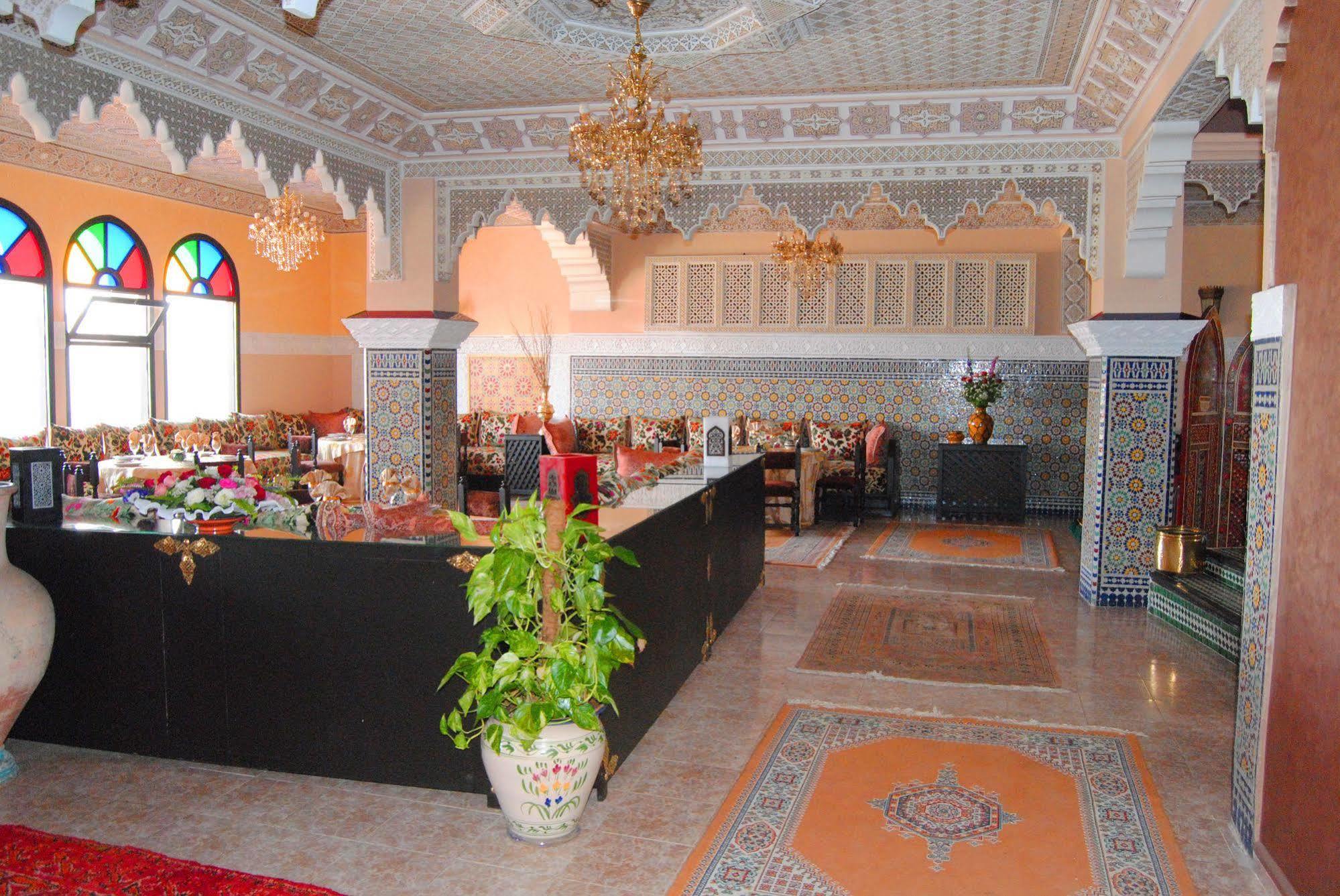 Hotel Collier De La Colombe Meknès Esterno foto