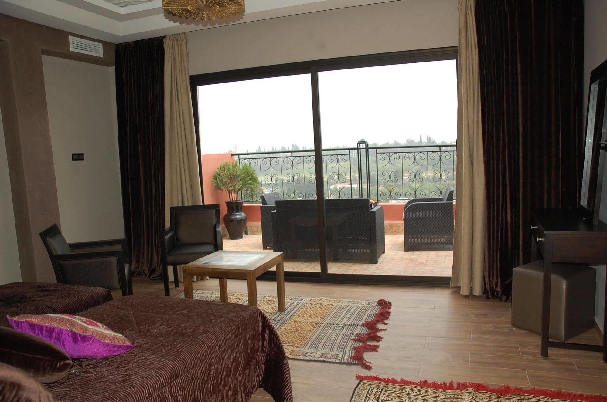 Hotel Collier De La Colombe Meknès Esterno foto